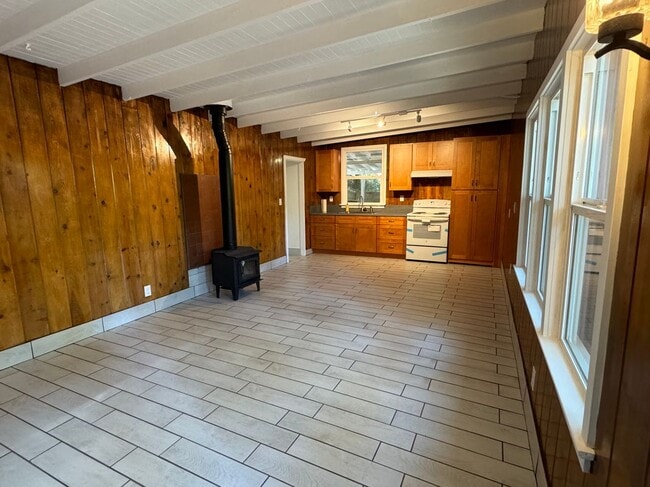 1619 Oak Dr