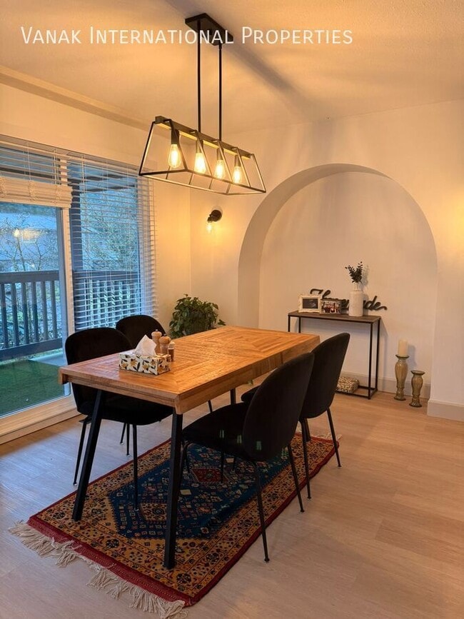 Photo - Fully Renovated 2 Bed ? 2 Bath Upper Suite