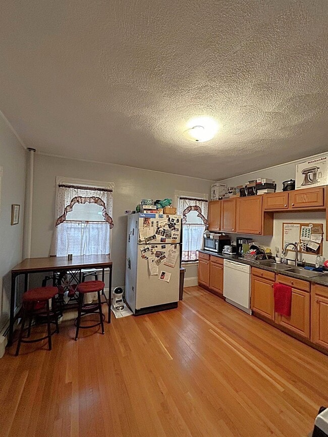 Photo - 578 Main St Unit #1