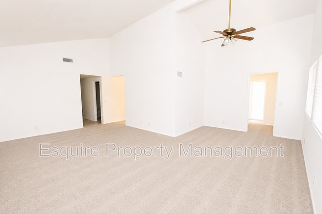 Photo - 2065 Pamela St