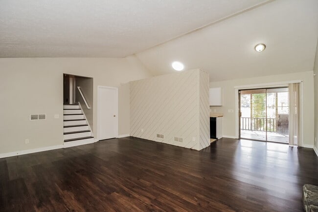 Photo - 770 Dover St