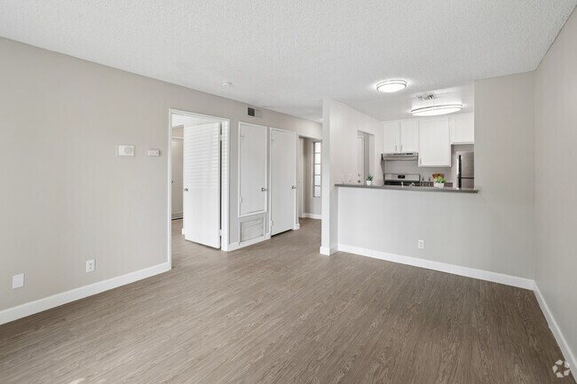 2BR, 2BA - 859SF - Living Room - Laurel Terrace