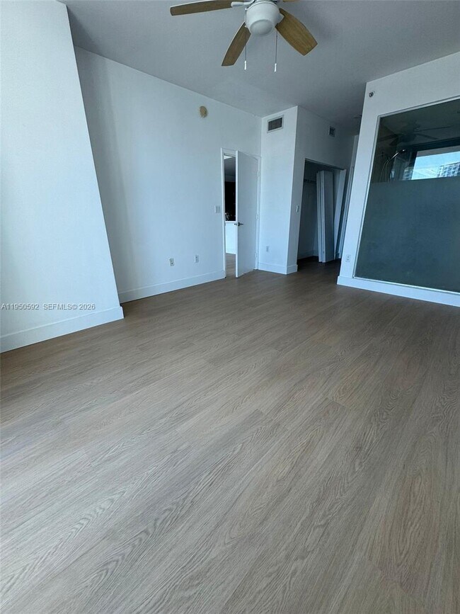 Photo - 90 SW 3rd St Unidad 3901