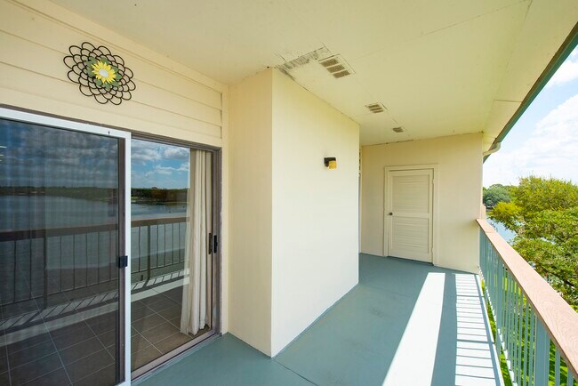 18809 Egret Bay Blvd Unidad 127
