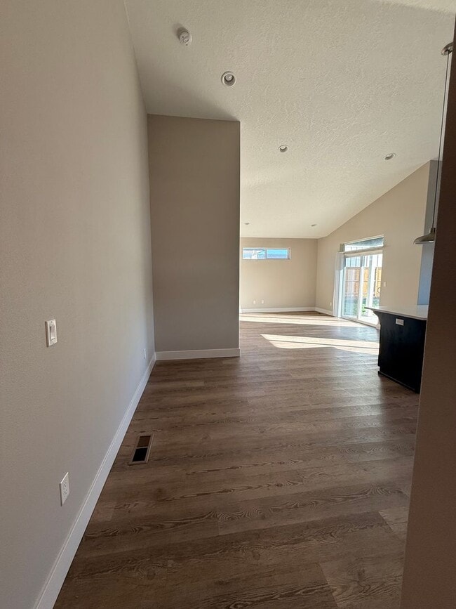 Photo - Large Fenced in Yard! 3Bd 2Ba Duplex