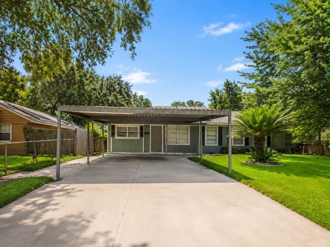 Building Photo - 10739 Dulcimer St
