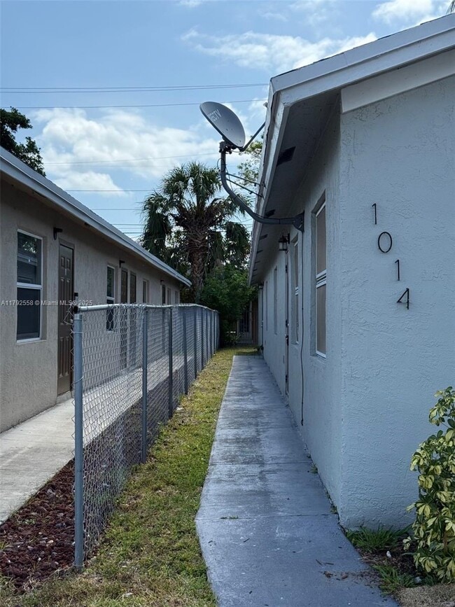 Photo - 1014 NW 6th Ave Unit 1-2