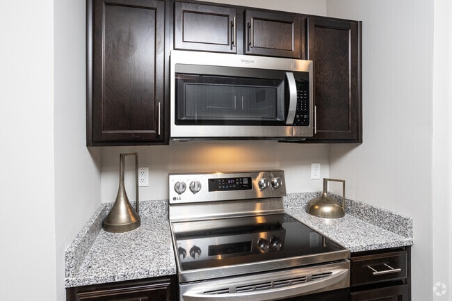 2BR, 2BA - Kitchen - Wolf Run Park