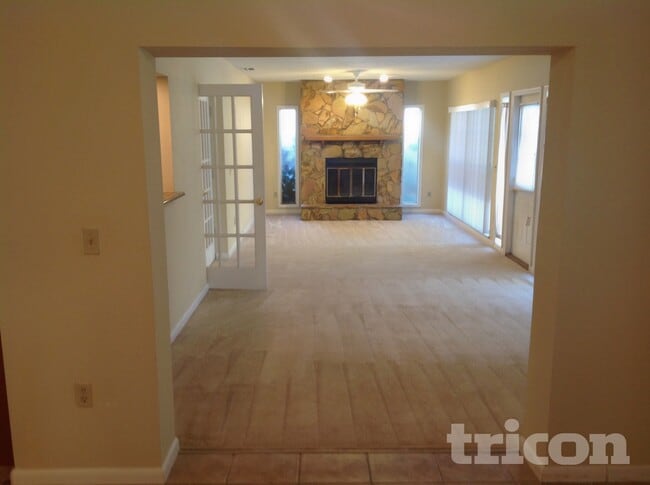 Photo - 2290 Colonial Dr