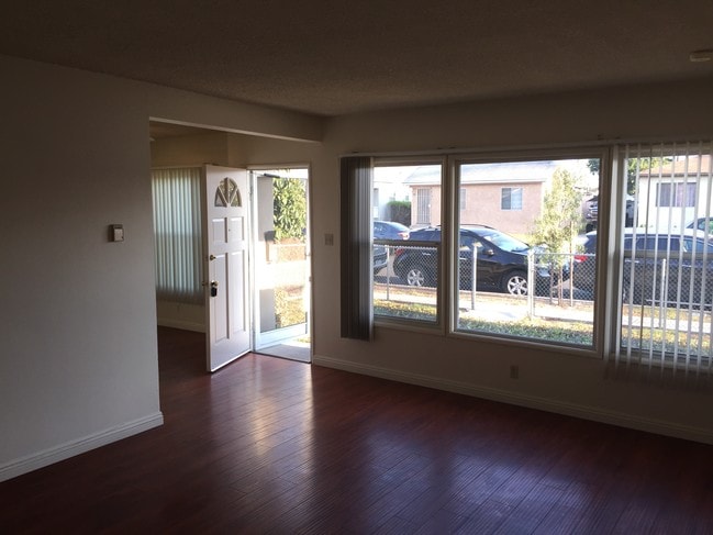 Living Room Entry - 4047 160th St