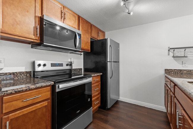 2400 Northrop Ave