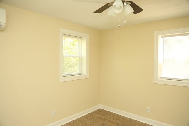 Photo - 324 Caroline Ave Unidad Apt #B