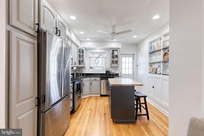 Photo - 724 S Curley St