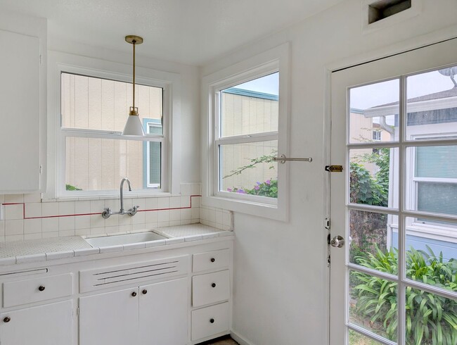 Charming one bed house in heart of Berkeley! - Charming one bed house in heart of Berkeley!