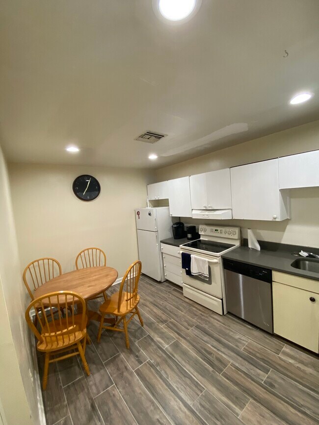 Photo - 744 South St Unit 3