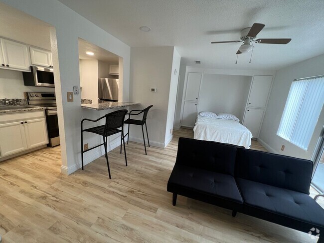 Building Photo - 3701 Colonial Dr Rental