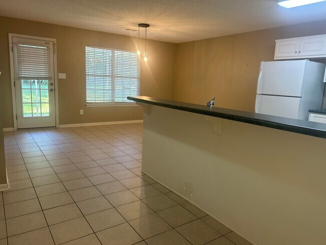 Photo - 421 Connemara Trail