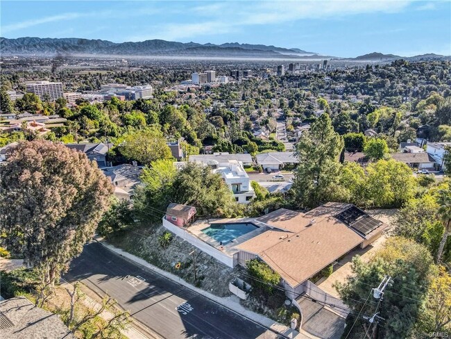 Photo - 16922 Oak View Dr