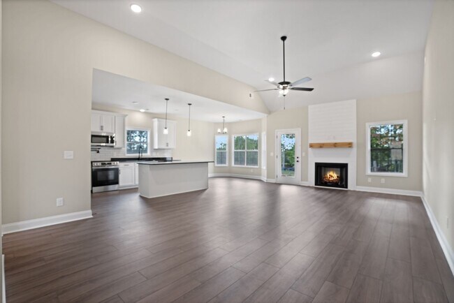 Photo - 502 N Halifax Ct