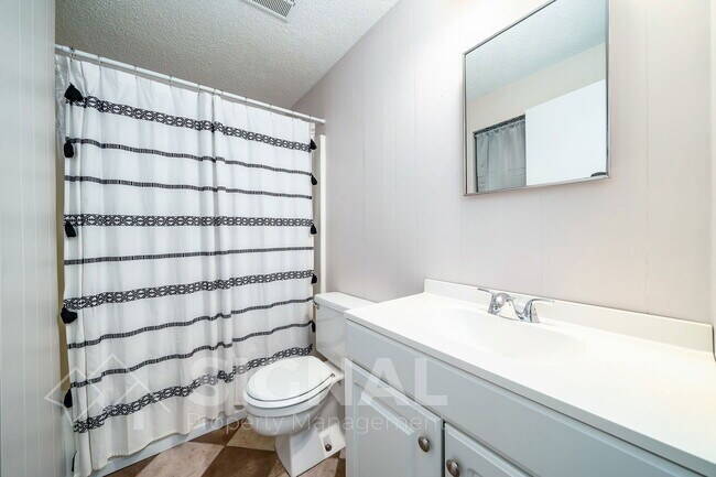 Photo - 5040 Oak Leaf Cir