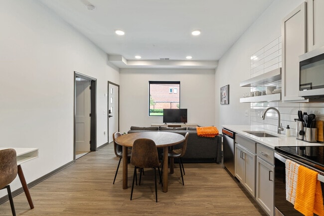 Photo - 423 E Michigan St Unit ID1026461P