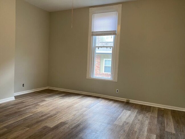 Photo - For Rent - Renovated One Bedroom Unit in G...