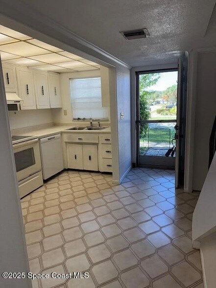 2511 Country Club Dr