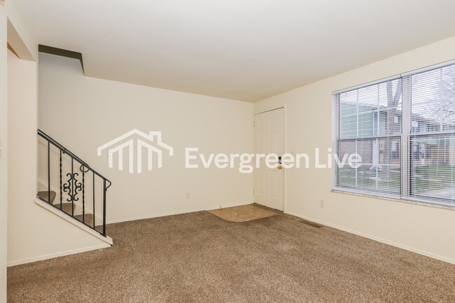 Photo - 7977 Mt Hood