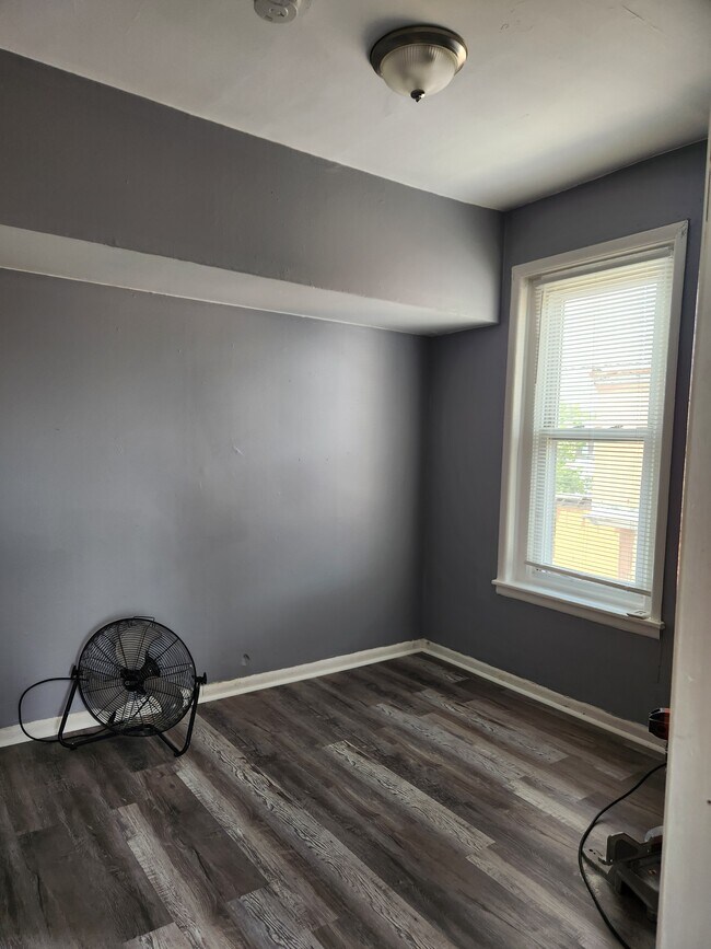 living rm - 916 N 6th St Unidad B