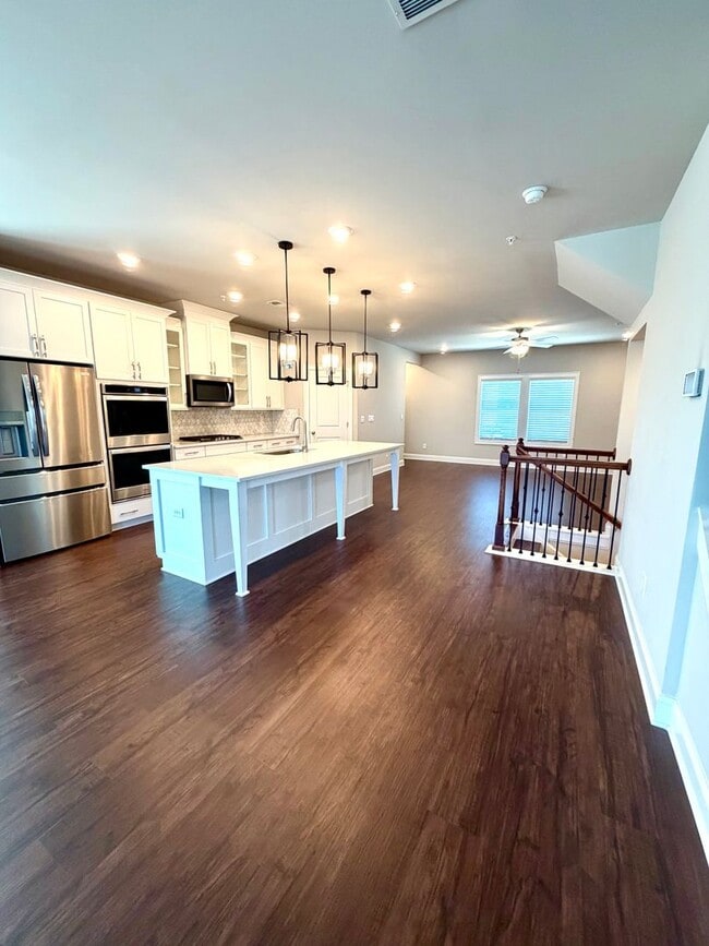 Photo - 4 bedroom, 3.5 bath townhouse in a swim community located in Woodstock, GA. Within walking distan...