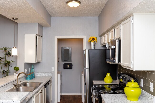 1HAB, 1BA - A3 - Resort at Jefferson Park