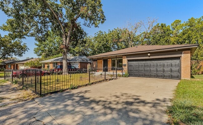 1351 Dell Oak Dr