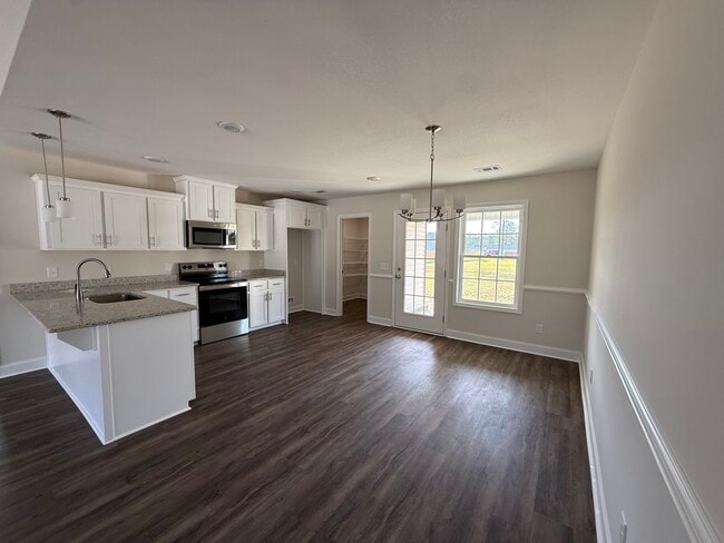 Photo - 638 Belfast Loop