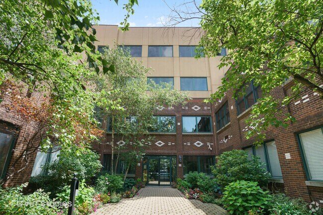 Building Photo - 2533 N Ashland Ave Unit 3C Rental