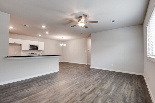Photo - AVAILABLE NOW! GORGEOUS 3 BEDROOM DUPLEX LOCATED IN MIDLOTHIAN ISD!