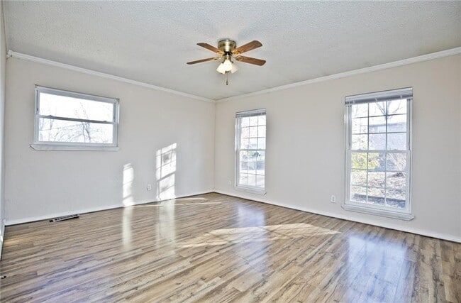 Photo - 11 Bromwich Ln