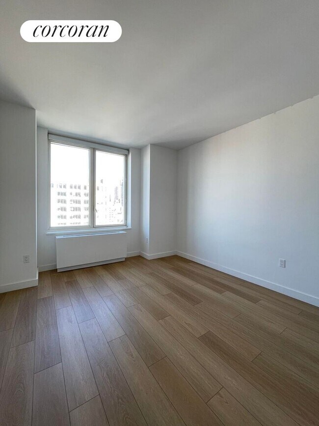 Photo - 550 W 45th St