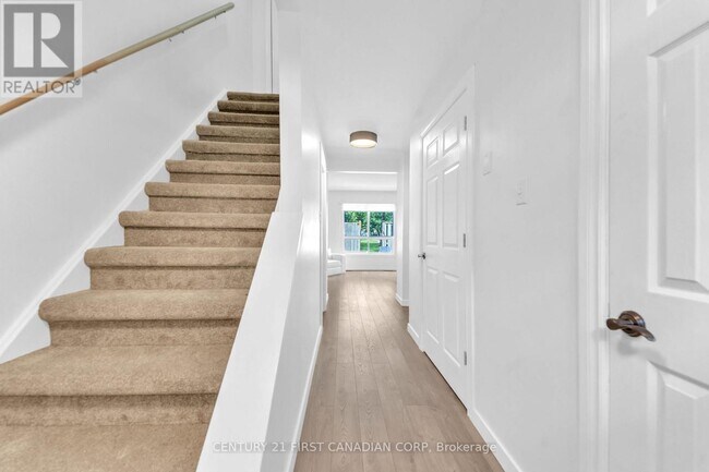 Photo - 166 Southdale Rd W