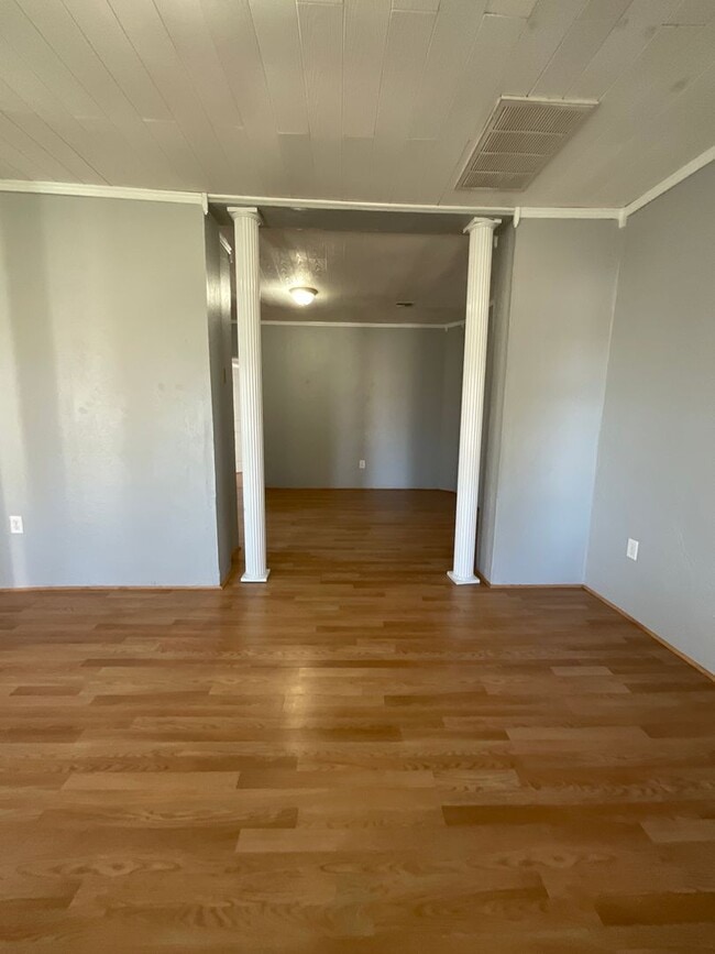 Photo - 623 NW 2nd St