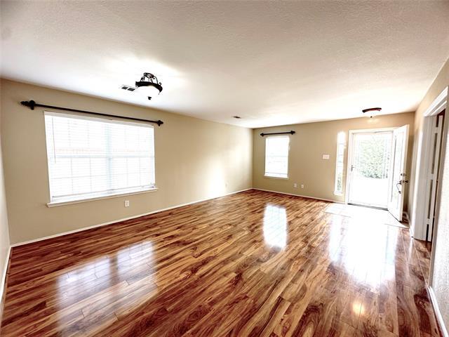 Photo - 809 Essex Dr