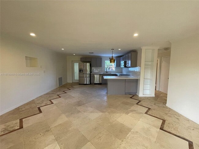 Photo - 1107 NE 8th St