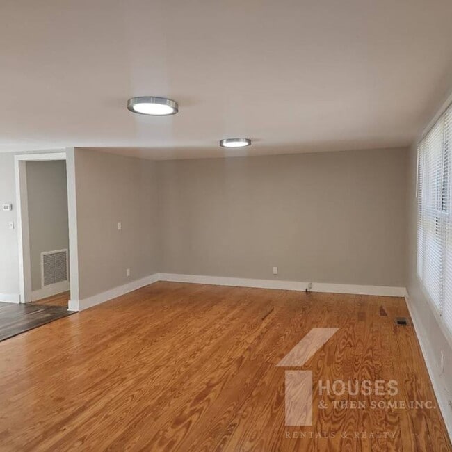 Photo - 250 Kirkland Ave