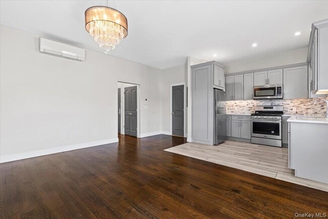 Photo - 745 E 136th St