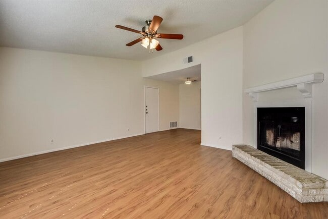 Photo - 6204 Linda Ln