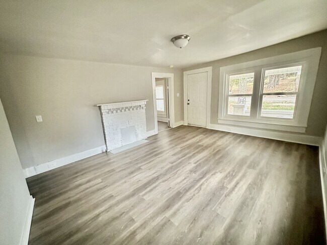 Photo - 3732 4th St W