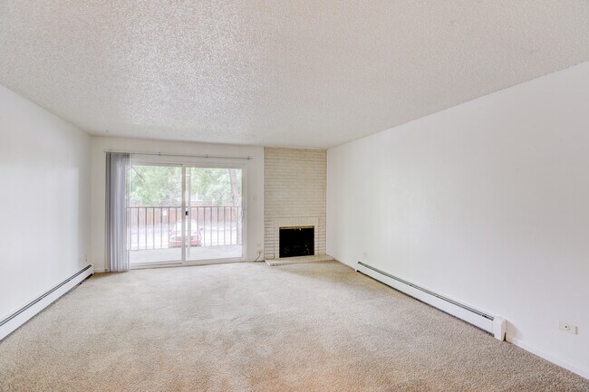 Building Photo - Monaco Parkway Apartments