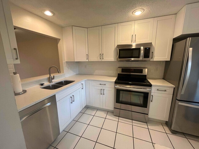 Photo - 202 Corkwood Ln