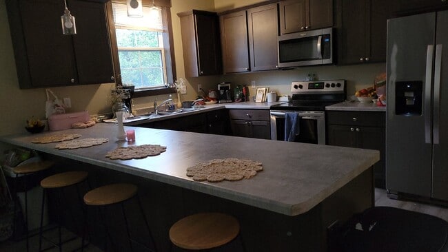 Photo - 5 Bed 3 Bath close to UWEC, bike trails, C... Unit 1