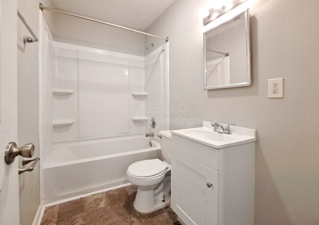 Photo - 342 Alger Ave