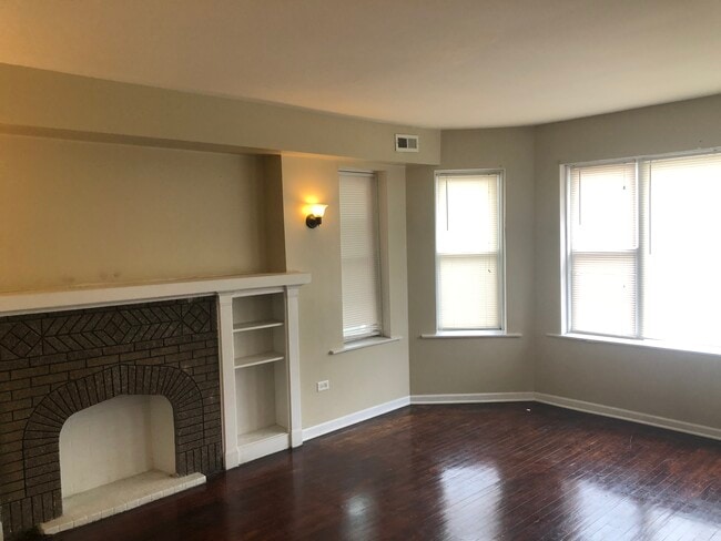 Building Photo - 8114 S Ellis Ave Rental